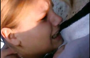 XXX Le ragazze sparano l'obiettivo della fotocamera con il succo d'acqua video casalinghe amatoriale dalla figa