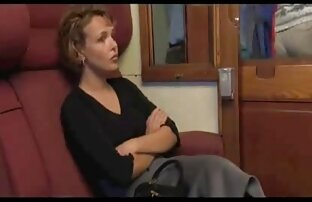 XXX Divertimento sulla sedia in pelle casalinghe video hard rossa